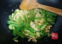 青椒炒鸡蛋的做法图解3