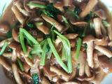 腊肉炒滑子菇