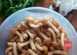 腊肉炒滑子菇的做法图解1