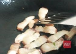 腊肉炒滑子菇的做法图解2