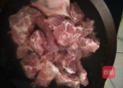 排骨炖土豆的做法图解1