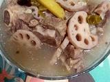 简易版电饭锅骨头炖莲藕的做法[图]