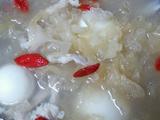 银耳鹌鹑蛋瘦肉汤的做法[图]
