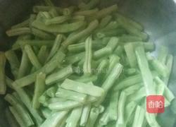豆角焖面的做法图解1