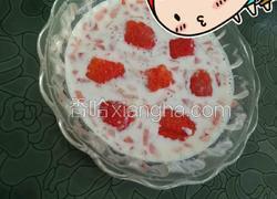 草莓果粒牛奶