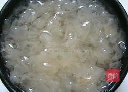 银耳红枣汤的做法图解1