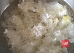 红枣银耳汤的做法图解1