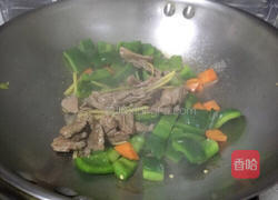 菜椒炒牛肉的做法图解9