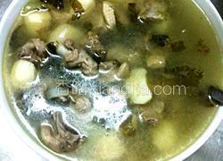 荸荠酸菜鸭肉汤