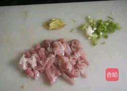 韭黄炒肉丝的做法图解2
