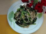 芝麻蚝油拌金针蘑菠菜
