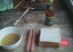 鸡蛋香肠三明治的做法图解1