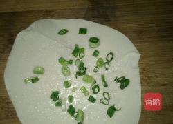 饺子皮葱香饼的做法图解6