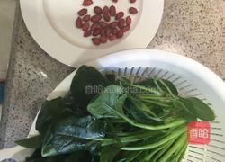 凉拌菠菜的做法图解1