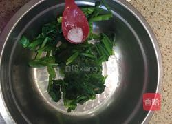 凉拌菠菜的做法图解2