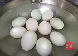 卤双黄海鸭蛋的做法图解2