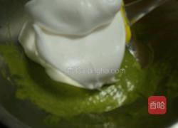 菠菜火龙果双色蛋糕的做法图解4