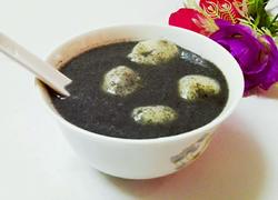 芝麻糊汤底汤圆