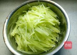 凉拌莴笋丝的做法图解2