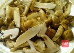 藏家盐渍菌炖土鸡的做法图解2