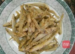 炸小鱼的做法图解5