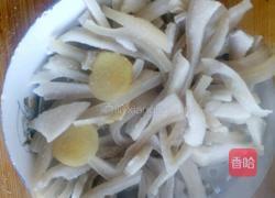 肉皮冻的做法图解1