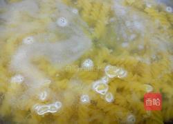 杏鲍菇香肠螺旋意面的做法图解1