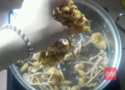 茶树菇排骨汤的做法图解7