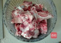 白萝卜茼子骨汤的做法图解1