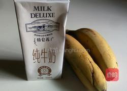 香蕉奶昔的做法图解1