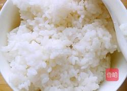 辣白菜炒饭的做法图解1