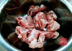排骨炖豆角的做法图解1
