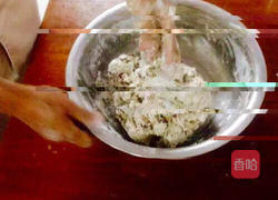 【核桃红枣葡萄黑芝麻奶香馒头】的做法图解4