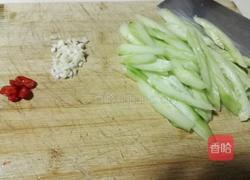 青瓜炒鲜鱿的做法图解6