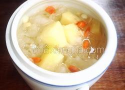 银耳南北杏木瓜糖水