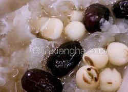 银耳红枣莲子汤