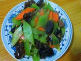 莴笋炒胡萝卜木耳肉