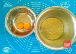 6寸戚风蛋糕（内含手脱）的做法图解1
