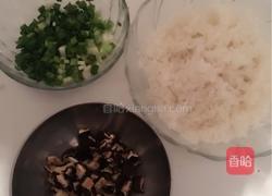 香菇炒饭的做法图解1