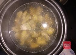 玉米胡萝卜排骨汤的做法图解4