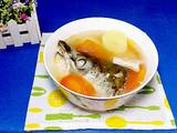 三文魚頭蕃茄土豆瘦肉湯的做法[图]