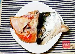 三文魚頭蕃茄土豆瘦肉湯的做法图解1