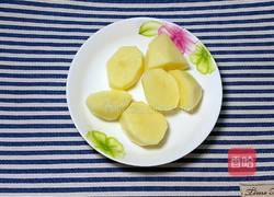 三文魚頭蕃茄土豆瘦肉湯的做法图解4