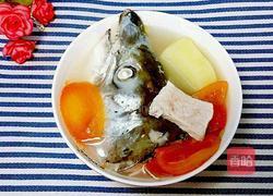 三文魚頭蕃茄土豆瘦肉湯的做法图解7
