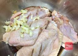 营养蒜香鸡翅的做法图解2