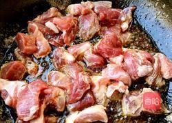 梅花肉烧蒜苔粉条的做法图解7