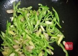 青椒炒肉丝（加蛋清）的做法图解3