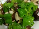 青椒炒香菇