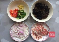 〖 洋葱木耳炒肉 〗的做法图解1
