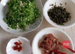 香椿芹菜肉渣的做法图解1